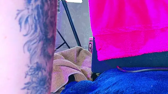 Snapshot of NathaxaLeans chatting on 10.19.25 NathaxaLeans online show from 10.19.25