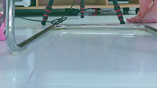 Snapshot of NathaxaLeans chatting on 11.10.25 NathaxaLeans online show from 11.10.25