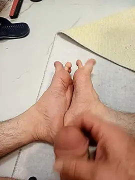 Hardapple01 online show from 03.26.26