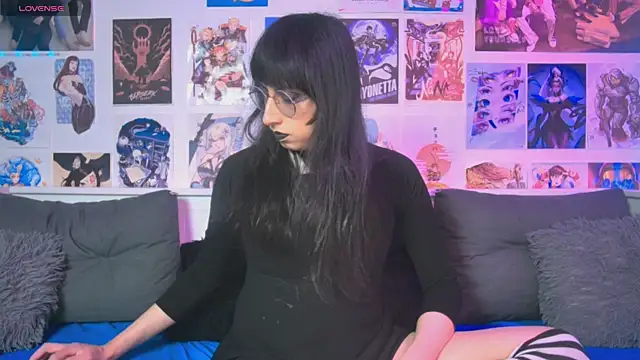 snowblack  online show from 11.01.25