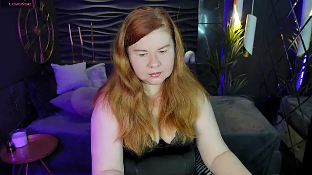 Snapshot of Mrs_Emilia chatting on 12.08.24 Mrs Emilia online show from 12.08.24