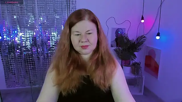 Snapshot of Mrs_Emilia chatting on 12.12.24 Mrs Emilia online show from 12.12.24