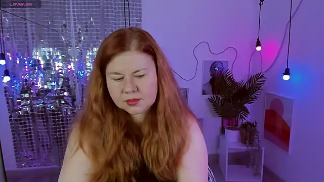 Snapshot of Mrs_Emilia chatting on 12.12.24 Mrs Emilia online show from 12.12.24