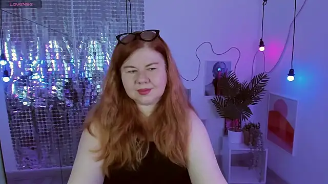 Snapshot of Mrs_Emilia chatting on 12.12.24 Mrs Emilia online show from 12.12.24