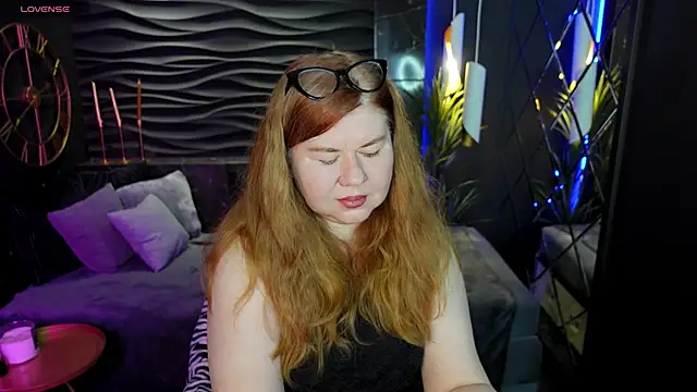 Snapshot of Mrs_Emilia chatting on 12.13.24 Mrs Emilia online show from 12.13.24