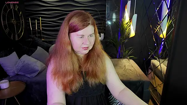 Snapshot of Mrs_Emilia chatting on 12.21.24 Mrs Emilia online show from 12.21.24