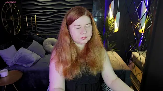 Snapshot of Mrs_Emilia chatting on 12.22.24 Mrs Emilia online show from 12.22.24