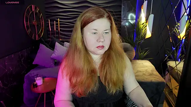 Snapshot of Mrs_Emilia chatting on 12.22.24 Mrs Emilia online show from 12.22.24