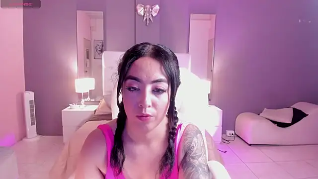 Snapshot of kim_thompson_1 chatting on 12.12.24 kim thompson 1 online show from 12.12.24