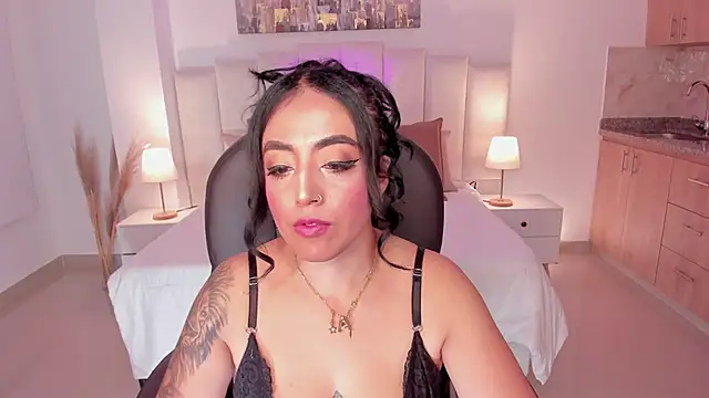 Snapshot of kim_thompson_1 chatting on 10.06.25 kim thompson 1 online show from 10.06.25