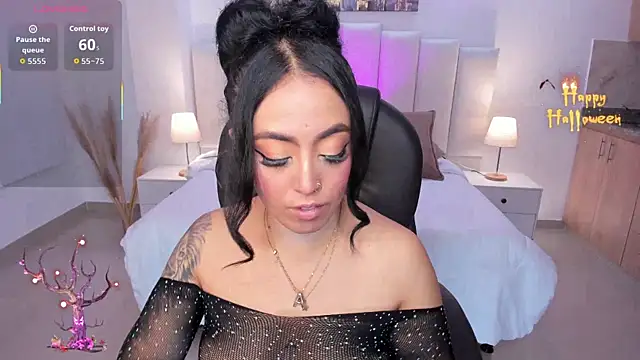 Snapshot of kim_thompson_1 chatting on 10.28.25 kim thompson 1 online show from 10.28.25