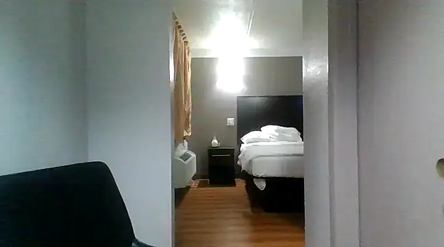 Snapshot of SlimBeenBadd1981 chatting on 12.02.24 SlimBeenBadd1981 online show from 12.02.24