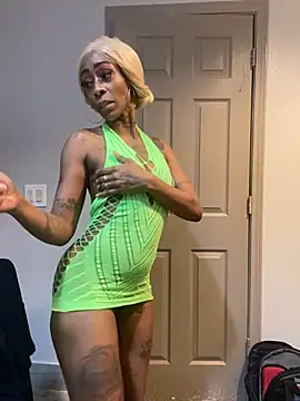 Snapshot of SlimBeenBadd1981 chatting on 12.31.24 SlimBeenBadd1981 online show from 12.31.24