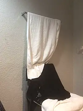 Snapshot of SlimBeenBadd1981 chatting on 01.01.25 SlimBeenBadd1981 online show from 01.01.25