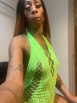 Snapshot of SlimBeenBadd1981 chatting on 01.05.25 SlimBeenBadd1981 online show from 01.05.25