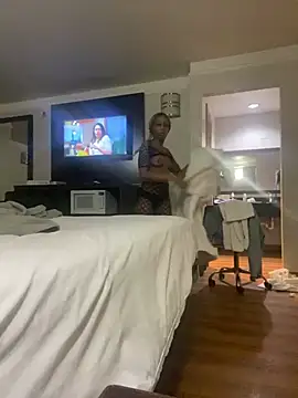 Snapshot of SlimBeenBadd1981 chatting on 02.13.25 SlimBeenBadd1981 online show from 02.13.25