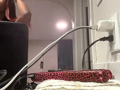 Snapshot of SlimBeenBadd1981 chatting on 10.08.25 SlimBeenBadd1981 online show from 10.08.25