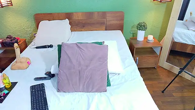 dannaahbrown online show from 10.09.25