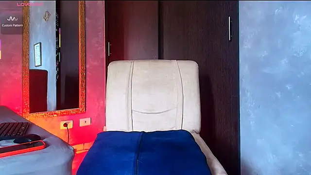 Snapshot of liuscast22 chatting on 09.28.25 liuscast22 online show from 09.28.25