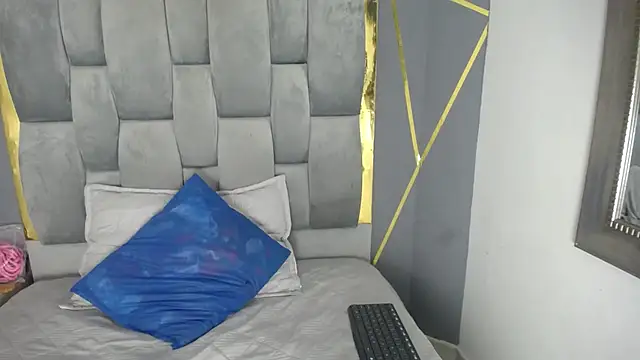 Snapshot of SalommeeT chatting on 02.07.25 SalommeeT online show from 02.07.25