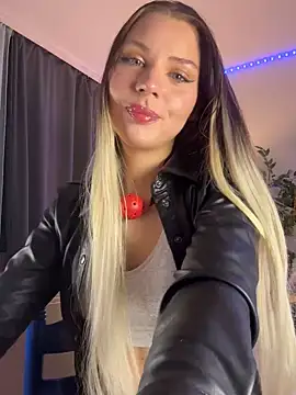 Snapshot of KittyKatyDream chatting on 01.08.25 KittyKatyDream online show from 01.08.25