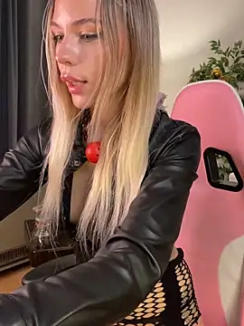 KittyKatyDream online show from 12.22.25