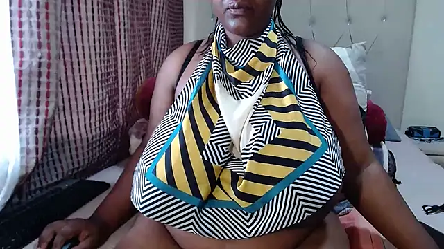 Snapshot of CHOCOLATEDARKBUSTYX chatting on 10.27.25 CHOCOLATEDARKBUSTYX online show from 10.27.25