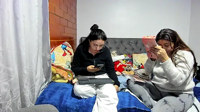  girls on fire  online show from 12.22.25