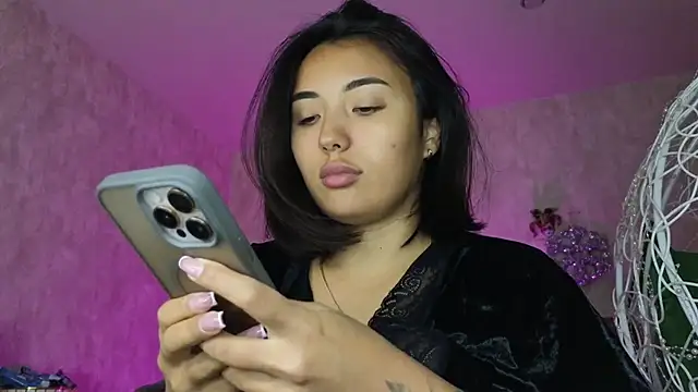 lily  foster online show from 12.18.25