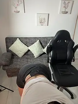 Megan lu2 online show from 11.20.25