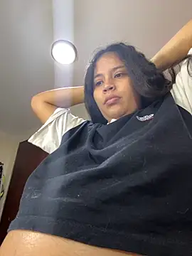 Snapshot of moncerrat_luna chatting on 10.17.25 moncerrat luna online show from 10.17.25