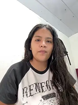 Snapshot of moncerrat_luna chatting on 05.18.26 moncerrat luna online show from 05.18.26