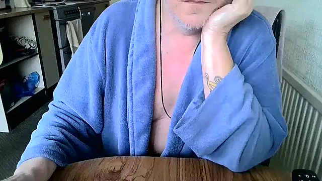 Snapshot of daddyflash chatting on 02.26.25 daddyflash online show from 02.26.25