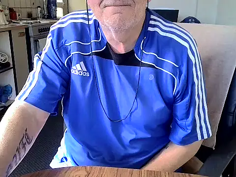Snapshot of daddyflash chatting on 03.18.25 daddyflash online show from 03.18.25