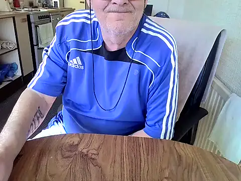 Snapshot of daddyflash chatting on 03.20.25 daddyflash online show from 03.20.25