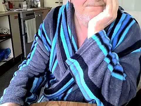 Snapshot of daddyflash chatting on 03.22.25 daddyflash online show from 03.22.25