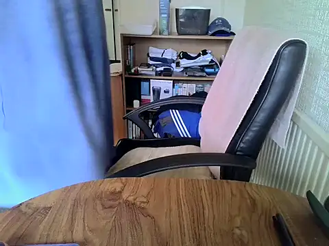 Snapshot of daddyflash chatting on 09.17.25 daddyflash online show from 09.17.25