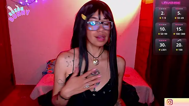 Snapshot of Roxanbunny1 chatting on 09.27.25 Roxanbunny1 online show from 09.27.25