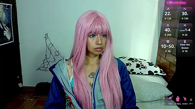 Snapshot of Roxanbunny1 chatting on 10.23.25 Roxanbunny1 online show from 10.23.25