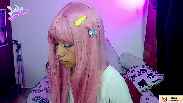 Snapshot of Roxanbunny1 chatting on 11.05.25 Roxanbunny1 online show from 11.05.25