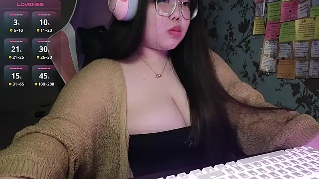 Snapshot of ANNELIESE_ chatting on 12.04.24 ANNELIESE online show from 12.04.24