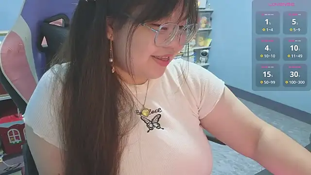 Snapshot of ANNELIESE_ chatting on 09.20.25 ANNELIESE online show from 09.20.25