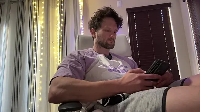 Snapshot of alexmannd chatting on 10.05.25 alexmannd online show from 10.05.25