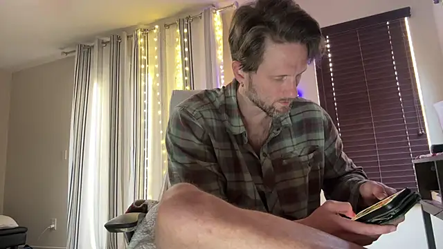 Snapshot of alexmannd chatting on 10.17.25 alexmannd online show from 10.17.25