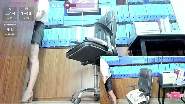 Snapshot of Office_Sexy chatting on 10.08.25 Office Sexy online show from 10.08.25