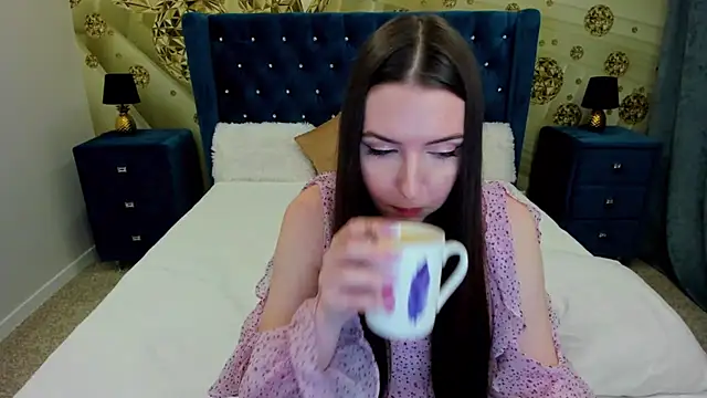 Snapshot of Katrina_Minchels chatting on 12.20.24 Katrina Minchels online show from 12.20.24