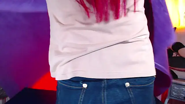 IsabelaLatina online show from 10.23.25