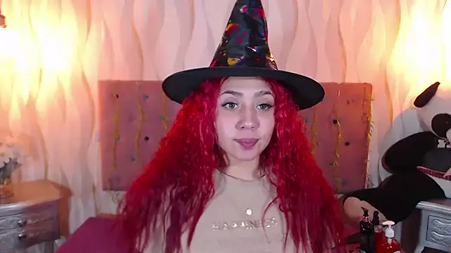 IsabelaLatina online show from 10.31.25