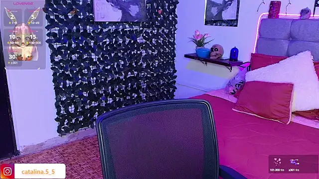 Snapshot of Kata_Bigboobs chatting on 10.18.25 Kata Bigboobs online show from 10.18.25