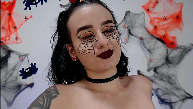 Snapshot of Sisirojas chatting on 10.16.25 Sisirojas online show from 10.16.25